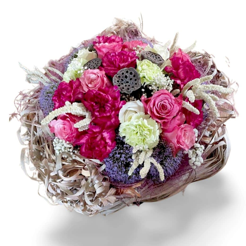 Gemengde tafeldecoratie met gestabiliseerde bloemen
